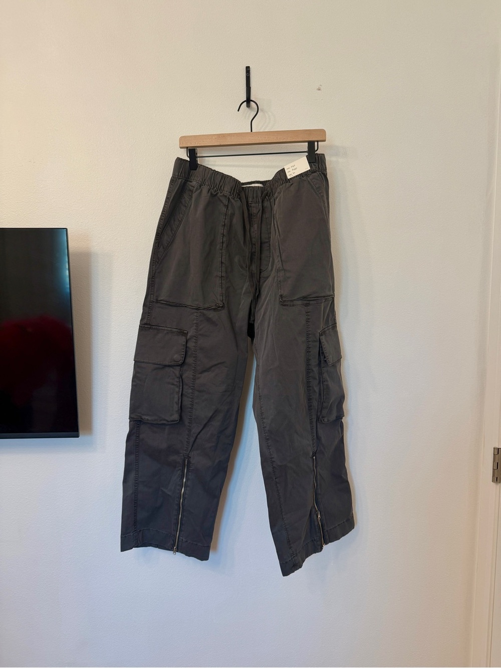 Abercrombie & Fitch Wide Leg Cargo Pants in Charcoal